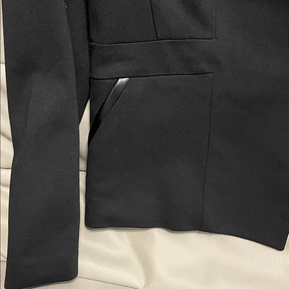 Anne Klein Black Blazer with beautiful princess collar & leather look trim. - Picture 3 of 10